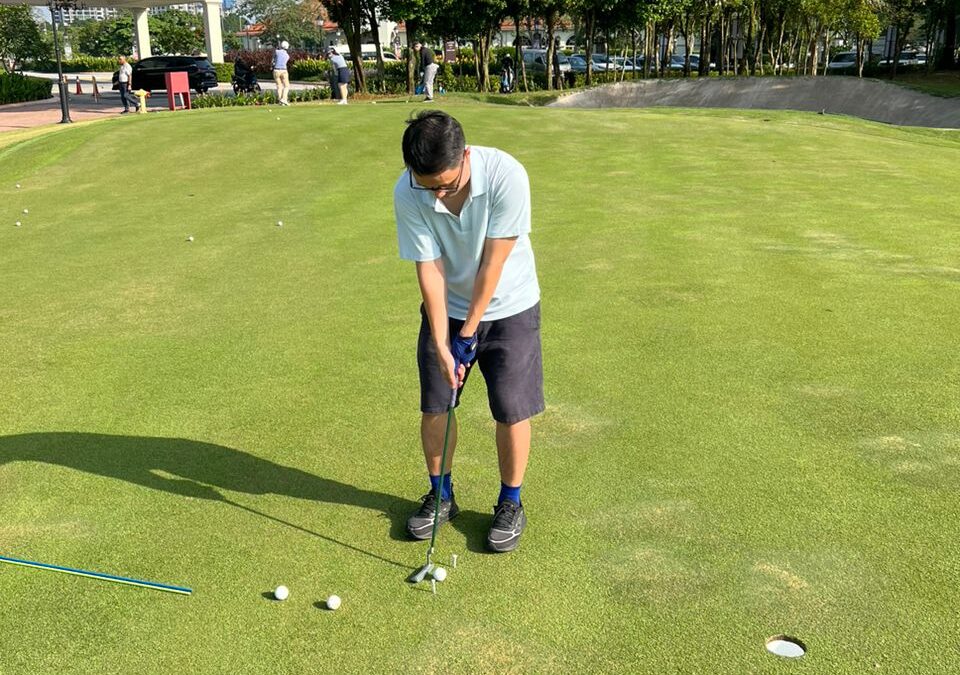 Private vs Group Golf Lessons in KL: Which for Beginners?